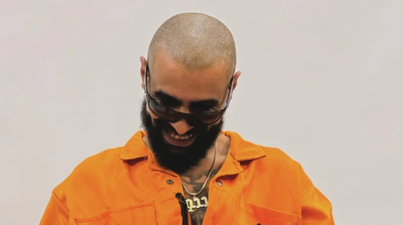 مستر كوردي: مصلب ونضارة ثاني مشاركاتي في معرض الكتاب أثار مغني الراب مستر كوردي، الجدل خلال الساعات الماضية بسبب مشاركته في معرض القاهرة الدولي للكتاب في دورته ال56، برواية مصلب ون