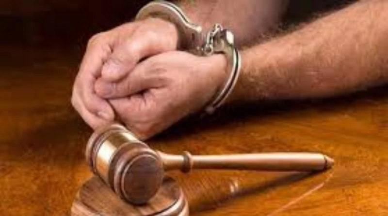 محاكمة سائق تروسيكل بتهمة قتل سيدة مسنة وسرقتها بطوخ اليوم تنظر محكمة جنايات بنها، اليوم السبت، في محاكمة سائق تروسيكل متهم بقتل سيدة مسنة وسرقتها،