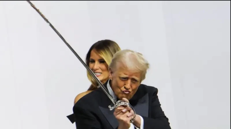 رقصة بسيف ونص بوسة.. مواقف طريفة من حفل تنصيب ترامب استطاعت اللقطات العفوية أن تخترق يوم رسمي بامتياز، فخلال الإجراءات الحازمة لحظة تنصيب الرئيس الجديد للولايات المتحدة الأمريكية،