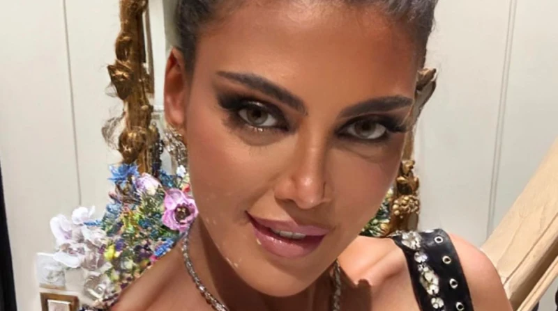 ريهام حجاج تعلق على منتقدي زواج مي فاروق: كما تدين تدان دافعت الفنانة ريهام حجاج، عن الفنانة مي فاروق بعد تعرضها للهجوم من جانب بعض المتابعين عقب احتفالها بزفافها.ودخلت ريهام حجاج