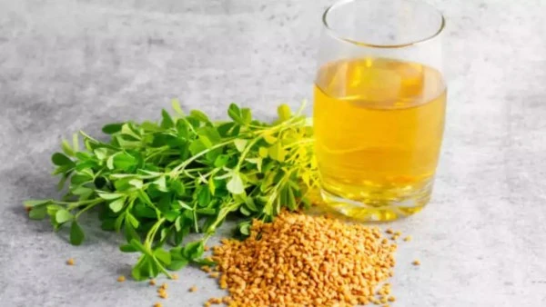 لن تصدق 7 أسباب تجعلك تبدأ يومك بماء بذور الحلبة أفاق عربية هل تريد إنقاص الوزن والشعور بالنشاط وتقليل الالتهابات وتعزيز مستويات هرمون التستوستيرون؟ لا داعي للبحث أبعد من شرب ماء ب