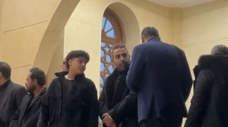 وزير الثقافة يتقدم الحضور في عزاء أحمد عدوية (فيديو) أقيم عزاء فنان الأغنية الشعبية الراحل أحمد عدوية، مساء اليوم، في مسجد المشير طنطاوي بمنطقة القاهرة الجديدة.عزاء أحمد عدويةووقف 