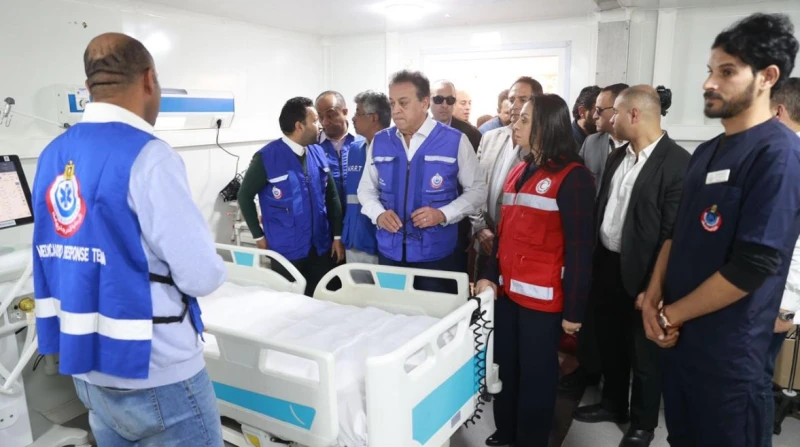 الشيخ زويد المركزي يتأهب لمساعدة قطاع غزة تفقد نائب رئيس مجلس الوزراء وزير الصحة والسكان الدكتور خالد عبدالغفار، يرافقه وزيرة التضامن الاجتماعي الدكتورة مايا مرسي، واللواء عاصم سعد