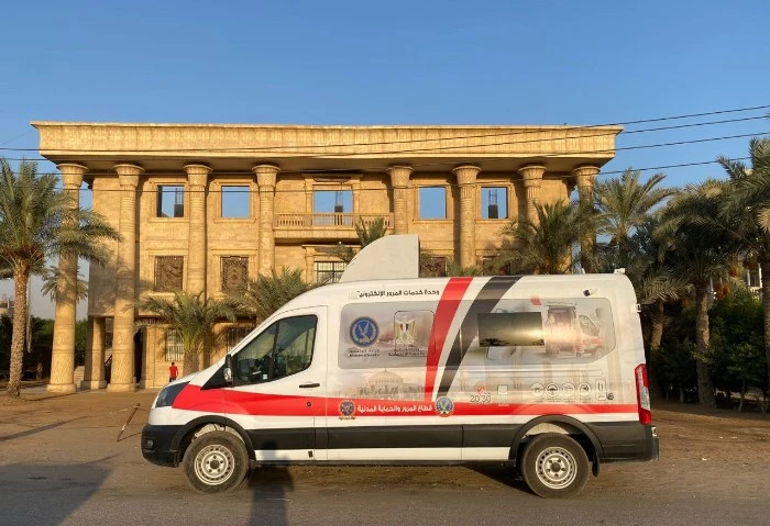 خلال 15 دقيقة استخرج رخصتك الجديدة، اعرف أماكن تواجد الوحدات المتنقلة تقدم وزارة الداخلية خدمات مرورية مميزة، للتسهيل على المواطنين في إنهاء إجراءات تراخيص المركبات الخاصة بهم.وحدا