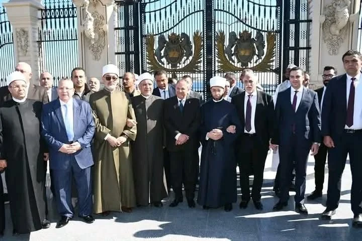 محافظ بورسعيد ووزير الأوقاف ومفتي الجمهورية ونقيب الأشراف وشيخ مشايخ الطرق الصوفيةيشاركون احتفالية حغظة القرآن الكريم بورسعيد السيد بكري شهد اللواء