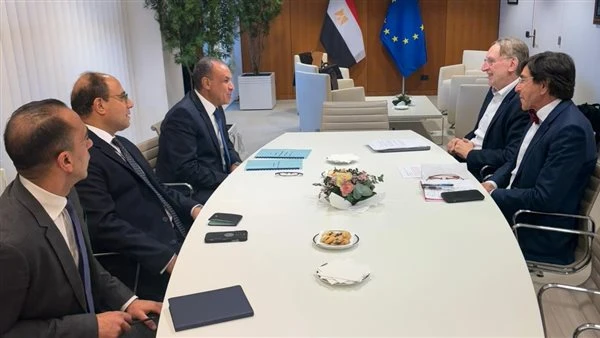 وزير الخارجية المصري يلتقي مسؤولين أوروبيين خلال زيارته لمقر البرلمان الأوروبي بفرنسا التقى بدر عبد العاطى، وزير الخارجية المصري، مع النائب برند لان رئيس لجنة التجارة الدولية بالبر
