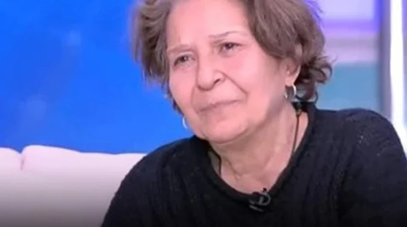 حنان يوسف: أنا دايما مكتئبة وحزينة بدون سبب قالت الفنانة حنان يوسف، إنها تميل إلى الحزن فى أغلب الأحيان دون سبب واضح.. أنا مكتئبة وبعيط على طول، وما ببقاش عارفه ليه. وأضافت خلال لق