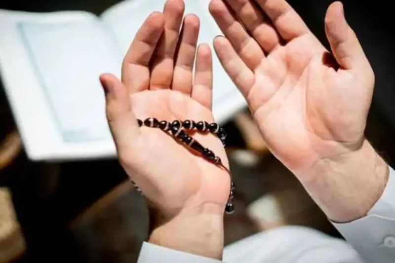 دعاء الايام البيض من شهر رجب..اللهم إني أعوذ بعزتك لا إله إلا أنت أن تضلني، أنت الحي الذي لا يموت والجن والإنس يموتون مع بداية شهر رجب، يزداد البحث عن دعاء الأيام البيض من شهر رجب