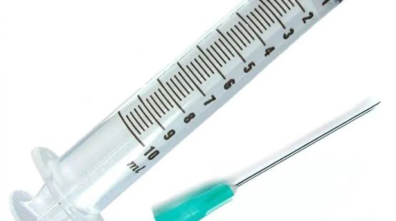 وفاة عشرينية بعد حقنة خاطئة في المنوفية شهدت محافظة المنوفية واقعة مأساوية، حيث توفيت جيهان عبد القادر، في العقد الثالث من عمرها، عقب تلقيها حقنة خاطئة من إحدى الصيدليات.وأسفرت الح