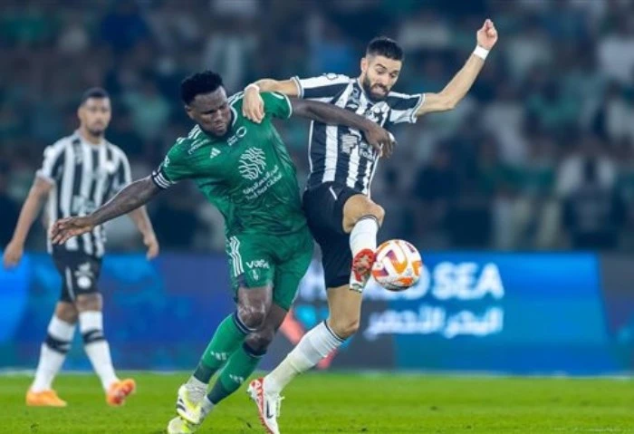 ثلاثي يقود هجوم أهلي جدة المتوقع أمام الشباب في الدوري السعودي يترقب جمهور كرة القدم السعودية، وخاصة جماهير الأهلي الملكي الراقي، مباراة هامة لفريقهم