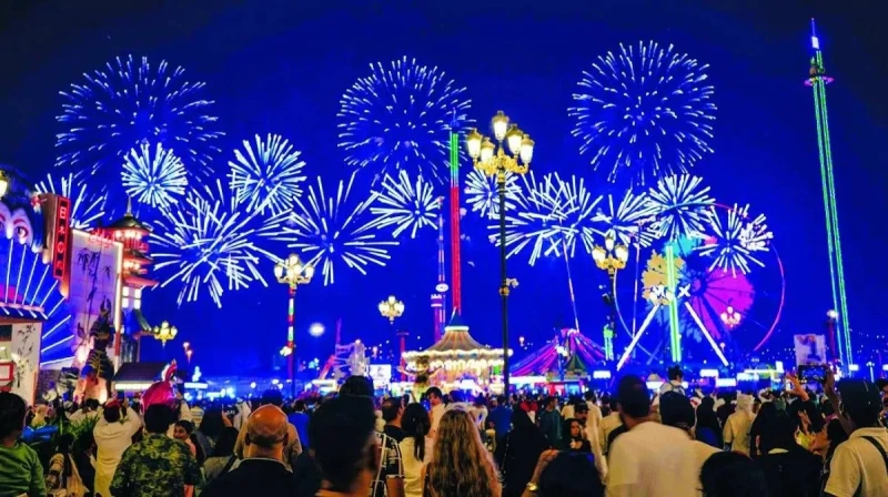 عواصم عالمية في إستقبال عام 2025 بدقيقة حداد إحتفالات تكسوها الأحزان 2025 , مع حلول العام الجديد، شهد العالم احتفالات مبهرة في مختلف القارات، حيث