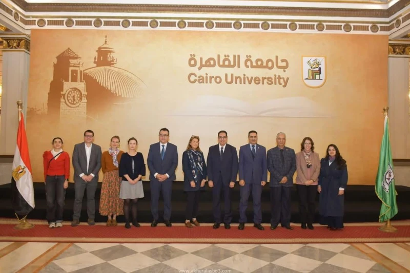 بحث سبل التعاون بين جامعة القاهرة وجامعة ستراسبورغ الفرنسية نحو شراكة أكاديمية وبحثية مثمرة كتب - محمود الهندي استقبل الدكتور محمد سامي عبد الصادق رئيس جامعة القاهرة، بمكتبه، الدكت