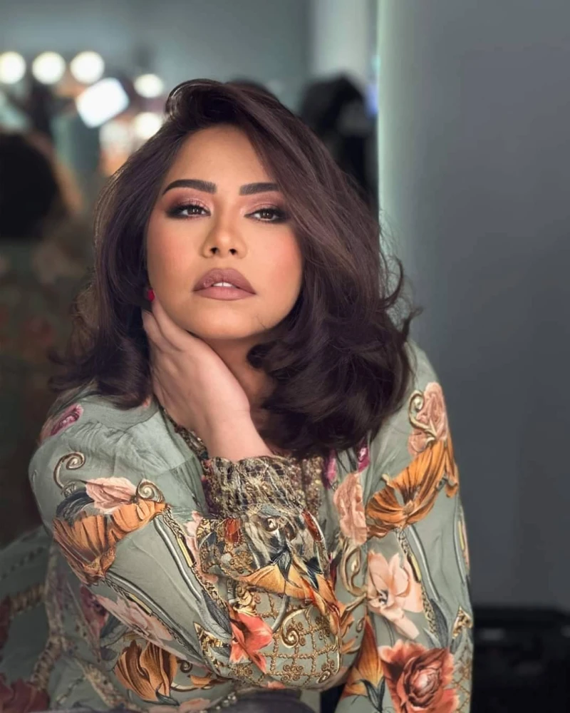 شيرين تستعد لإطلاق أغنية جديدة افاق عربية - تستعد الفنانة شيرين عبد الوهاب، لطرح أغنية جديدة تعاونت فيها مع عدد كبير من النجوم المتواجدة في الوسط الفني.ومن المقرر أن يتم طرح الأغني