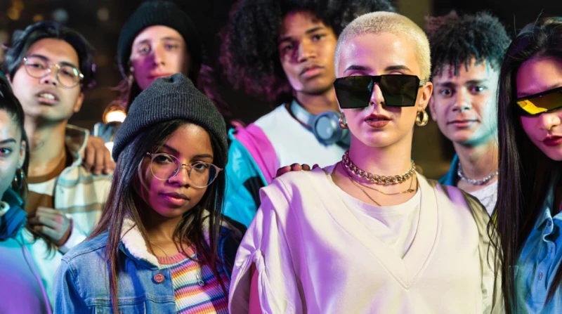 تعفن السرير وتآكل الدماغ.. أمراض تلاحق جيل في ظل ما نعيشه تحت ظلال عصر رقمي متسارع، برزت ظاهرتان صحيتان تستهدفان جيل الألفية الجديدة، أو ما يعرف بجيل زد ( )، هما التعفن في السرير و