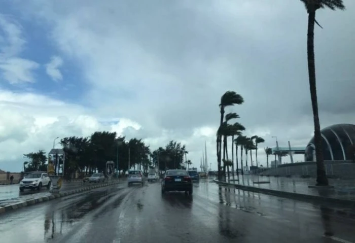 ظاهرة جوية خطيرة، الأرصاد تكشف توقعاتها لطقس غدا الأحد 12-1-2025 تتوقع الهيئة العامة للأرصاد الجوية، أن يسود، غدا الأحد 12 يناير 2025، طقس معتدل الحرارة نهارا على أغلب الأنحاء، مائ