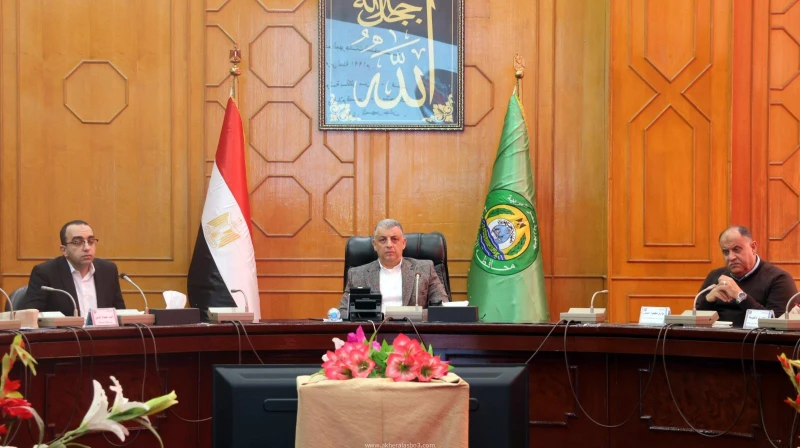 كتبت أمل عبد الرحيم عقد اللواء طيار أ.ح أكرم محمد جلال محافظ الإسماعيلية، صباح اليوم الأحد، اجتماعا تنسيقيا للاستعداد لإقامة مهرجان الإسماعيلية