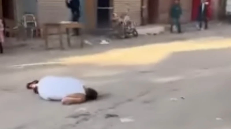 اعترافات المتهم بذبح شقيق زوجته بسوهاج: أنا مضطرب نفسيا أدلى المتهم بقتل شقيق زوجته ذبحا خلال عيد الميلاد المجيدأمام المارة بقرية الكشح بسوهاج