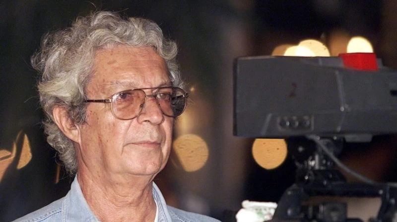 في ذكرى ميلاده.. نادر جلال ممثل فاشل تحول لأشهر مخرجي التشويق بمصر لم يكن نادر جلال مخرجا اعتياديا في تاريخ السينما والدراما المصرية، إذ ترك بصمة مميزة بأعماله التي لا تزال تعيش بي