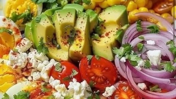 طبق الأفوكادو والبيض والخضروات بأسهل طريقة - أفاق عربية قدم الشيف محمد عمر عبر صفحتها الشخصية على موقع التواصل الاجتماعى فيسبوك، طريقة تحضير طبق الأفوكادو والبيض والخضروات. طبق الأ