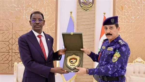 وزير الأمن الصومالي يزور مقر القيادة العامة لقوات الشرطة العراقية قام وزير الأمن في الحكومة الفيدرالية الصومالية عبدالله شيخ إسماعيل ، الذي يقوم بزيارة عمل إلى بغداد، بزيارة القياد