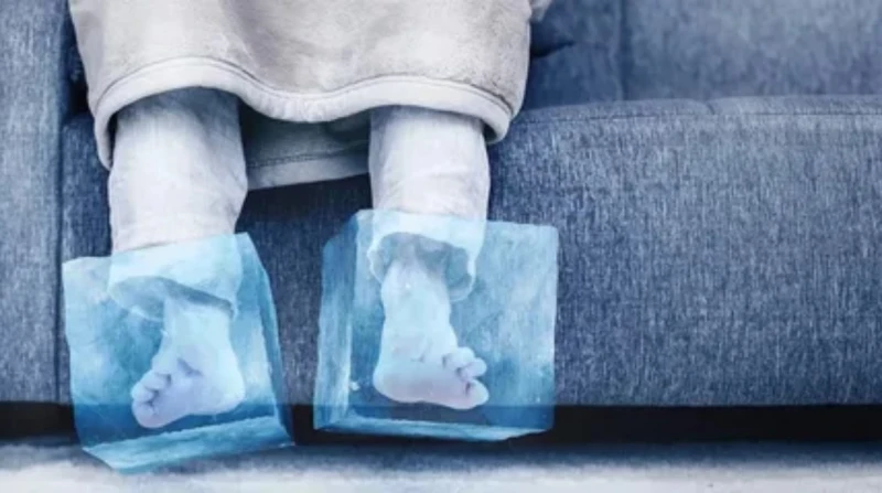 احذر برودة القدمين.. قد تكون علامة على إصابتك بمرض قاتل تعد برودة القدمين من الأمور الشائعة التي يعانيها كثير من الناس، خاصة في فصل الشتاء، وعلى الرغم من أن هذه الحالة قد تبدو طبيع