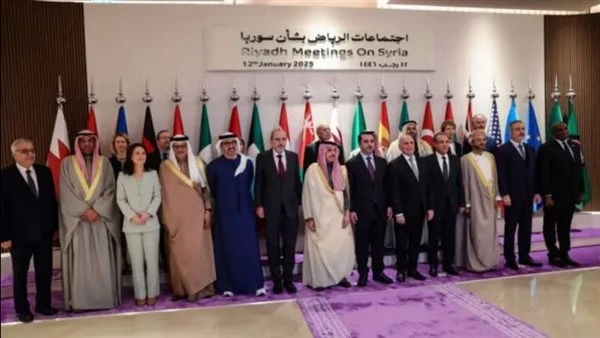 إدانة للتوغل الإسرائيلي ودعوة لعملية سياسية شاملة.. بماذا خرج اجتماع الرياض حول دعم سوريا؟ اختتمت بالأمس فعاليات اجتماع وزراء خارجية العرب، الذي انعقد في العاصمة السعودية الرياض، ل