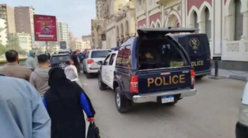 الداخلية: استشهاد عقيد شرطة خلال فض مشاجرة بين عميل وموظفي بنك مصر بالفيوم استشهد العقيد فتحي عبدالحفيظ سويلم، من قوة مديرية أمن الفيوم، اليوم الثلاثاء، أثناء محاولته السيطرة على ش