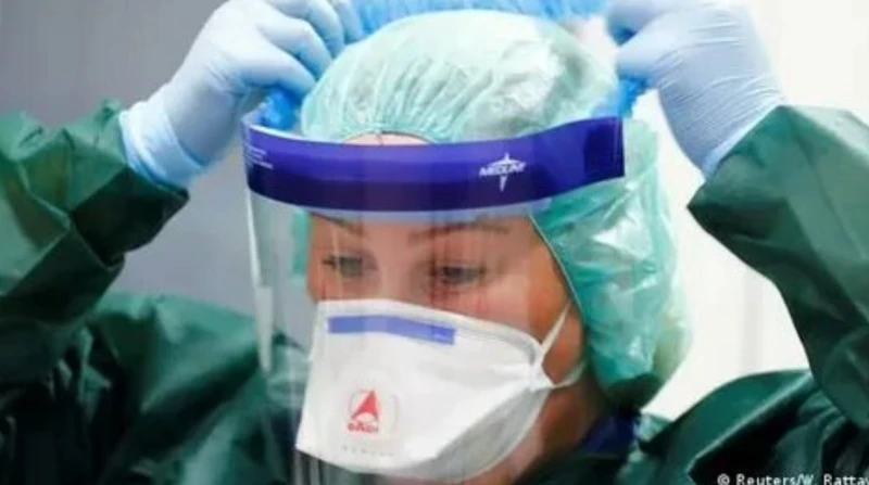 4 فيروسات ناشئة تهدد الصحة العامة في الآونة الأخيرة، برزت عدة فيروسات على الساحة الصحية العالمية، بعضها معروف منذ عقود، والبعض الآخر اكتشف حديثا، مسببة موجات من القلق نظرا لانتشاره