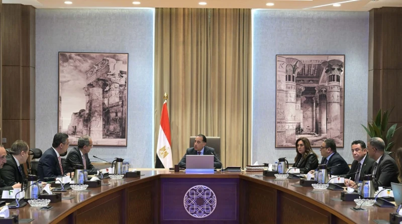 الكارت الموحد.. هل يحسن كفاءة منظومة الدعم التمويني؟ أكد الدكتور مصطفى مدبولي، رئيس مجلس الوزراء، على حرص الحكومة على حوكمة إجراءات منظومة الدعم