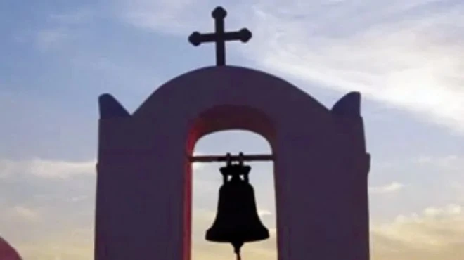 تاريخ قرع أجراس الكنيسة وأصل هذه العادة أجراس , كشف مطران الروم الأرثوذكس بالقدس ، المطران عطالله حنا ، عن تاريخ تقليد قرع أجراس الكنيسة وأسباب استخدامه .يعود تاريخ هذه العادة إلى 