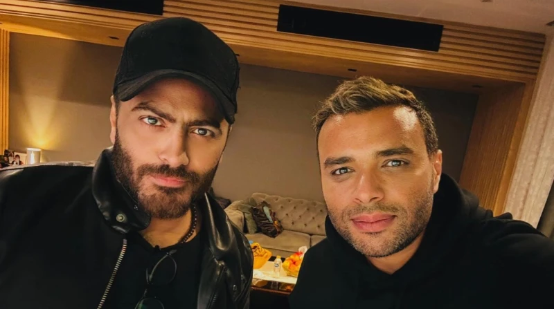 فعلا مبيتنسيش.. كواليس جديدة من أغنية تامر حسني ورامي صبري واصل المطربان تامر حسني ورامي صبري، نشر كواليس الأغنية الجديدة فعلا مبيتنسيش، التي اشتركا