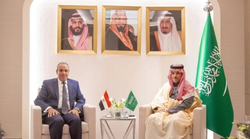 وزير الخارجية يبحث مع نظيره السعودي الأوضاع في سوريا وغزة أشاد وزير الخارجية والهجرة، الدكتور بدر عبالعاطي، خلال لقائه نظيره السعودي فيصل بن فرحان، اليوم، بعمق العلاقات المصرية الس
