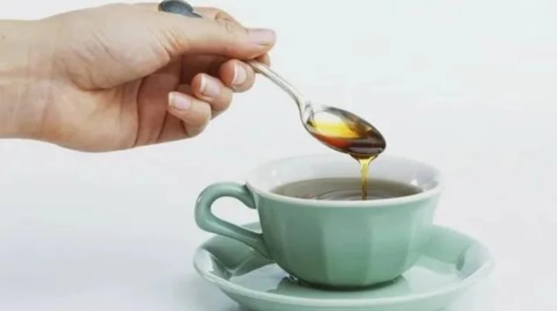 بمعلقة شاي فقط.. كيف تحمي نفسك من زيادة الوزن؟ يواجه الكثيرون تحدي الحفاظ على وزنهم المثالي وسط نمط الحياة السريع والوجبات الغنية بالسعرات الحرارية، ورغم ذلك فيمكن لمعلقة صغيرة من