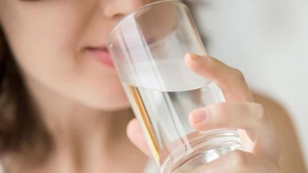 فوائد الماء الساخن على الريق لجسمك وبشرتك - أفاق عربية قدمت الدكتورة سوسن غزال خبيرة التغذية العلاجية، عبر صفحتها الشخصية على موقع التواصل الاجتماعى فيسبوك،فوائد الماء الساخن على ا