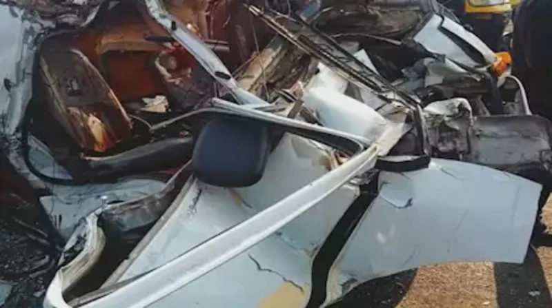 وفاة شخصين وإصابة 6 في حادث تصادم تريلا وميكروباص بالمنوفية شهدت قرية أبو مشهور بالمنوفية حادثا مأساويا، حيث لقي واعظ ديني ومعلم مصرعهما وأصيب 6