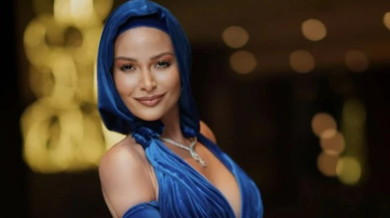 بعود ملفوف وفستان مكشوف.. باميلا الكيك تثير الجدل في إسطنبول أثارت الممثلة اللبنانية باميلا الكيك، الجدل مجددا بإطلالة غريبة في حفل توزيع جوائز