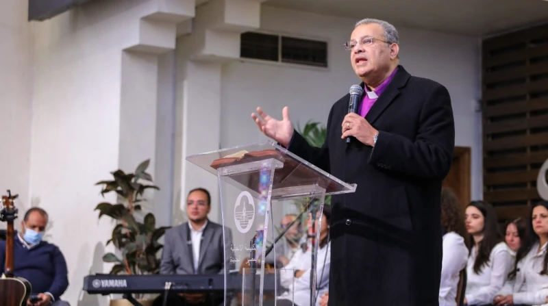 رئيس الإنجيلية: نحتفل بعيد الميلاد ونزيف الدم حولنا مستمر احتفلت رئاسة الطائفة الإنجيلية بمصر، اليوم الأحد، بعيد الميلاد المجيد في كنيسة قصر الدوبارة، بمشاركة عدد كبير من القيادات 