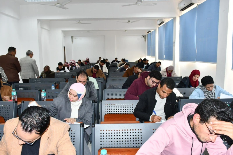 كتبت أمل عبد الرحيم أكد الدكتور ناصر مندور، رئيس جامعة قناة السويس، أن امتحانات الدراسات العليا بالجامعة تشهد انتظاما ملحوظا بمشاركة أكثر من 10 آلاف طالب وطالبة من جميع الكليات. وأ