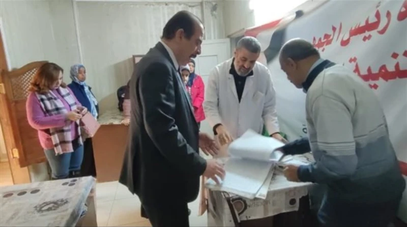 نائب وزير الصحة يحول المتغيبين بمنطقة المعادي الطبية دون عذر للتحقيق أجرى نائب وزير الصحة والسكان، الدكتور عمرو قنديل، زيارة ميدانية شملت مكتب صحة المعادي وعيادة الحي التابعتين لمن
