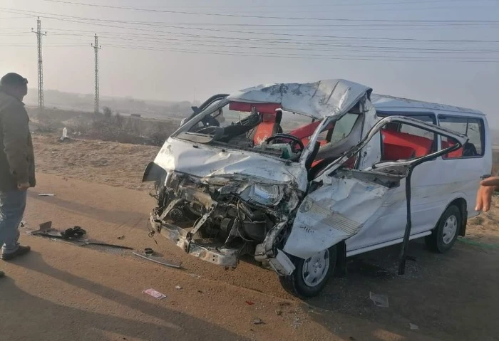 بالأسماء، إصابة 18 شخصا في انقلاب ميكروباص على طريق قنا - سفاجا شهد طريق قنا - سفاجا، حادث اليم نتج عنه إصابة 18 شخص إثر انقلاب سيارة، وعلى الفور تم