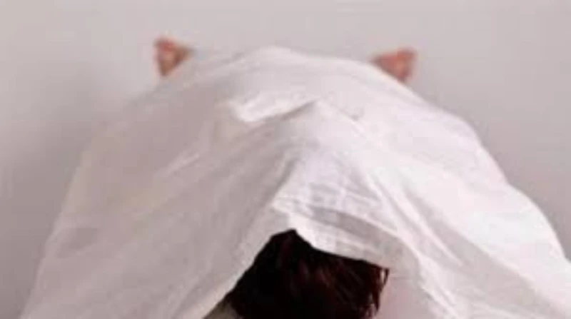 الأسباب غامضة.. التحريات عن الموظف قاتل زوجته بالقاهرة: مدمن آيس كشفت التحريات الأولية في واقعة إقدام زوج على إنهاء حياة زوجته والتخلص من حياته شنقا داخل شقته بمنطقة مصر الجديدة، ك