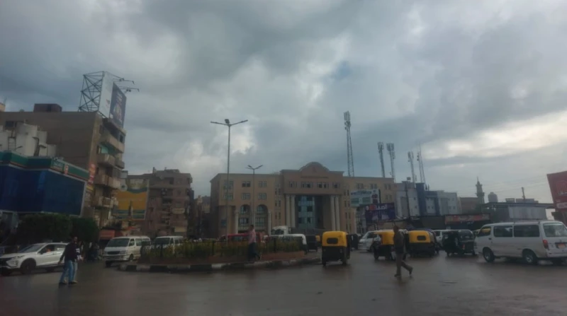 طقس الجمعة ممطر.. سحب مطروح الرعدية تصل القاهرة توقعت الهيئة العامة للأرصاد الجوية استمرار تكاثر السحب الرعدية الممطرة على مناطق من السواحل الشمالية الغربية لتتقدم وتشمل باقي السوا