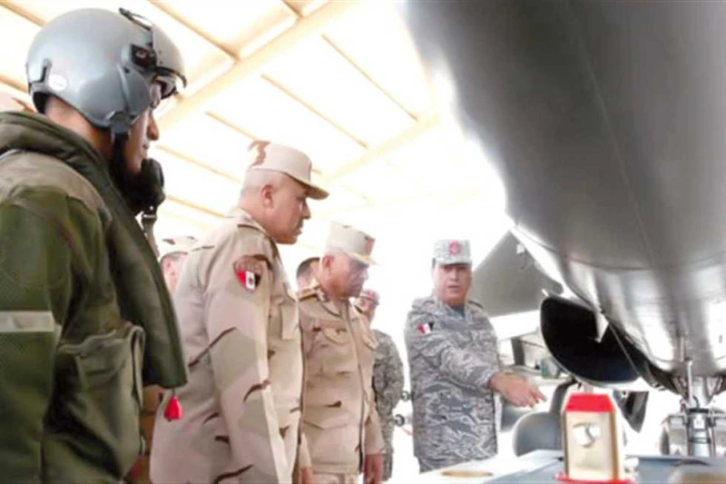 وزير الدفاع يتفقد إحدى القواعد الجوية تفقد الفريق أول عبدالمجيد صقر، القائد العام للقوات المسلحة، وزير الدفاع والإنتاج الحربى، إحدى القواعد الجوية، وذلك بحضور الفريق أحمد خليفة، رئ