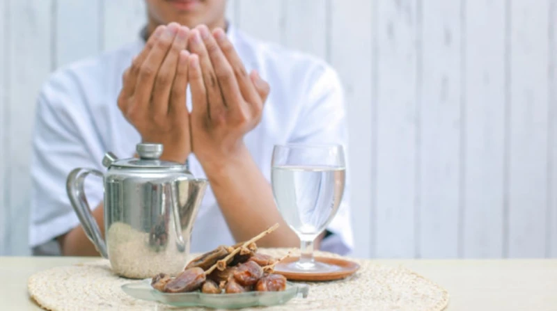 هل يجوز صيام يوم واحد من الأيام البيض في رجب؟ بدأ عدد كبير من المسلمين صيام أول يوم من الأيام البيض في شهر رجب المعظم، والذي وافق يوم الاثنين 13 يناير 2025. وتعرف الأيام البيض بأنه