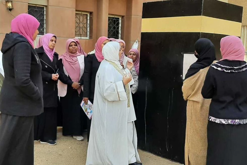 بمجسمات تحاكي المناسك.. البحوث الإسلامية ينظم ورشة عمل للتدريب العملي على الحج والعمرة (صور) نظم مكتب شؤون الواعظات بمجمع البحوث الإسلامية، ورشة عمل لواعظات الأزهر الشريف، اليوم ال