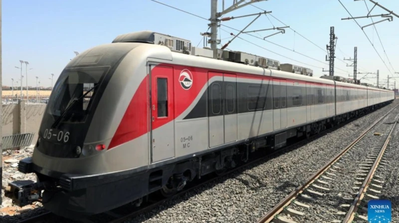 طرق حجز ودفع تذاكر القطارات 2025.. فوري وتطبيق وموقع إلكتروني تعد القطارات من أبرز وسائل النقل في مصر، حيث تلعب دورا حيويا في تيسير حركة المواطنين بين مختلف المحافظات والمدن. ومع ت