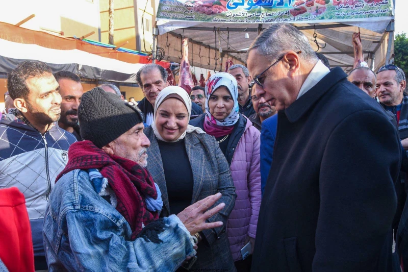 بوابة المحروسةينشرها : الأدمنللتأكد من استمرار جودة الخدمات وتخفيض الأسعار محافظ الإسكندرية يتفقد سوق اليوم الواحد للتجار بالورديان وسيدي جابر للتأكد من استمرار الإلتزام بأسعار الس