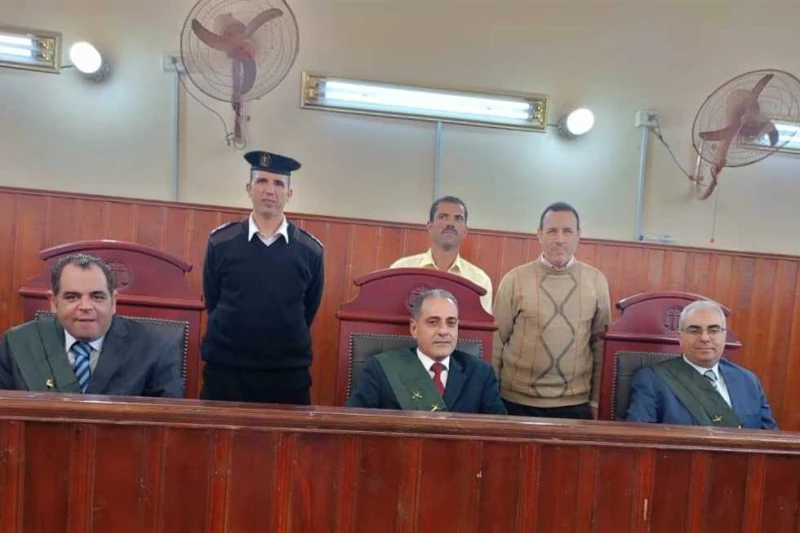 نشرة حوادث أفاق عربية من المنيا.. المشدد 15 سنة لمسن.. والمؤبد لشقيقين قتلا جارهما ثأرا يرصد أفاق عربية في نشرته الإخبارية الخاصة بمحافظة المنيا التي يقدمها لقرائه يوميا أبرز عناوي