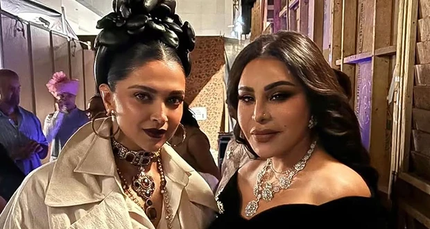 أحلام بلقاء ديبيكا بادوكون.. عفوية كالطفلة افاق عربية - وثقت النجمة أحلام الشامسي لحظاتها المميزة وهي تحقق حلما في لقاء نجمة بوليوود ديبيكا بادوكون خلال مشاركتها في عرض المصمم الهن