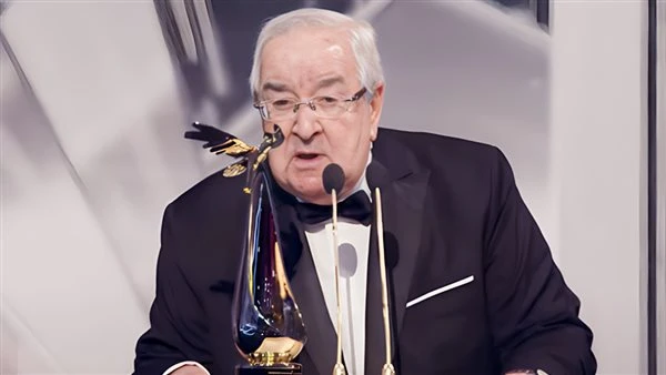 المخرج محمد عبدالعزيز يحصد جائزة صناع الترفيه الفخرية في 2025 تقام حاليا فعاليات حفل توزيع الجوائز 2025 في المملكة العربية السعودية، ضمن موسم الرياض